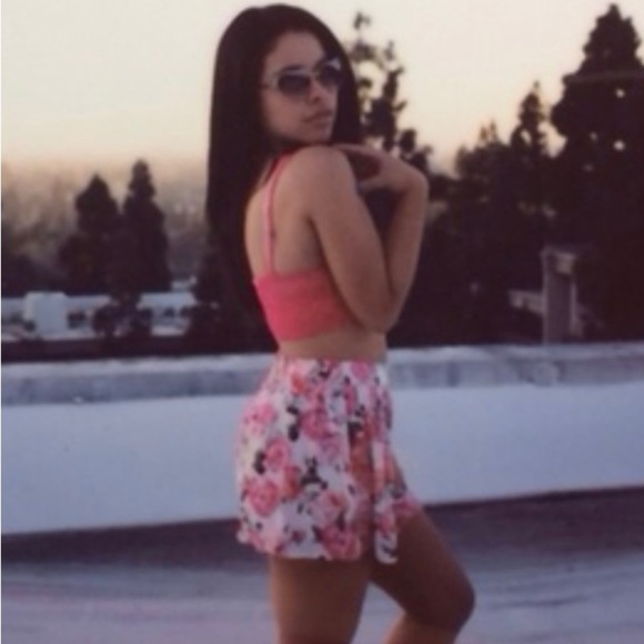 Forever 21 double front slit floral mini skirt. Size M - Picture 9 of 9